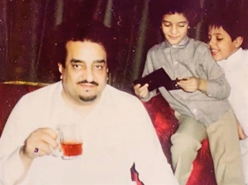 A rare, off-the-record photo of King Fahd with his son Prince Abdulaziz 