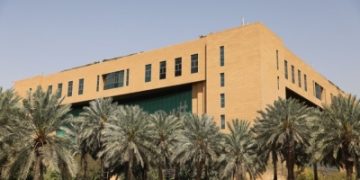 13 اشتراطاً لـ'ركن المركبات' بالمنشآت التجارية