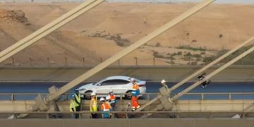 أعمال صيانة للجسر المعلق بتقنية الذكاء الاصطناعي
