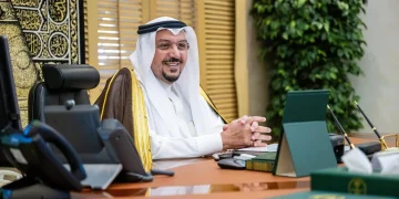 أمير منطقة القصيم يرأس اجتماعًا للاطلاع على برامج هيئة الحكومة الرقمية