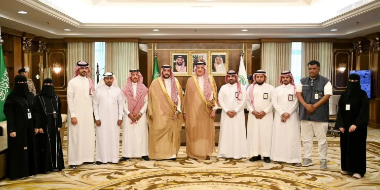 أمير منطقة جازان يستقبل نائب رئيس جمعية الأمير محمد بن ناصر للإسكان التنموي