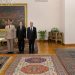 الحصيني يقدم أوراق اعتماده للرئيس المصري