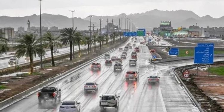 الدفاع المدني: أمطار رعدية على بعض المناطق من اليوم حتى الأحد المقبل