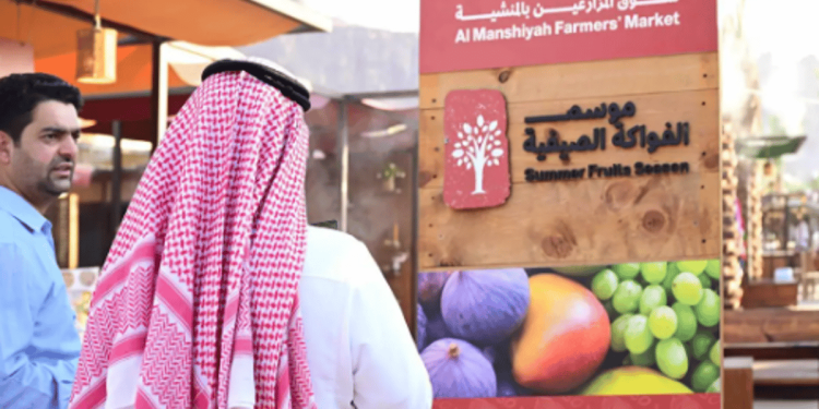 تزايد الإقبال على موسم الفواكه الصيفية في العلا.. والمانجو والعنب يتصدران المبيعات