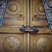 خط “الثُلث” يزيّن الآيات والعبارات المكتوبة على باب الكعبة المشرفة