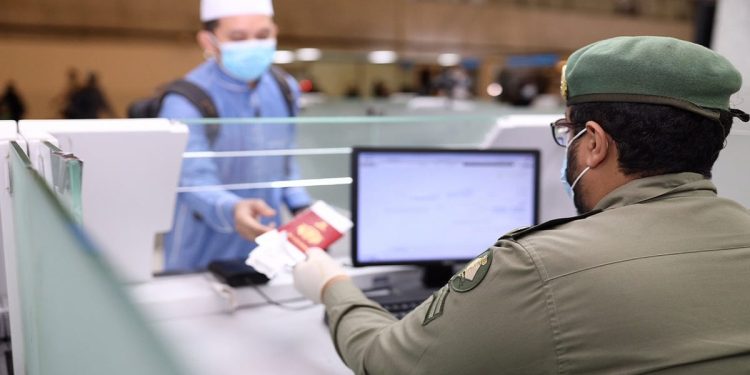 خطوات إصدار تأشيرة «خروج وعودة» عبر بوابة «مقيم»