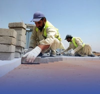 رغم المنع الرسمي.. عمالة تستمر بالعمل تحت الشمس