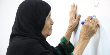 شقراء.. 105 أعوام لم تثنها عن مقاعد الدراسة
