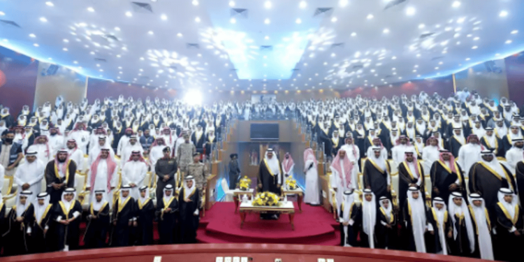 محافظ حفر الباطن يرعى حفل "تراؤف" للاحتفاء بـ 2193 خريجاً وخريجة