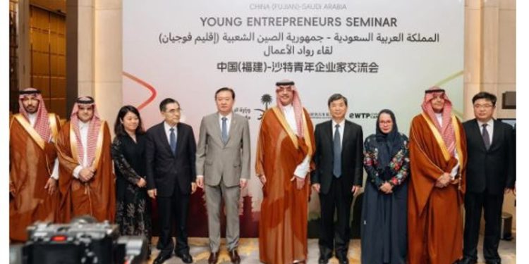 بالشراكة مع الصين.. وزارة الإعلام تُطلق برنامج مُسرعة الأعمال الإعلامية