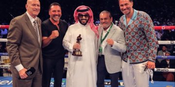 كروفورد يحصل على لقب بطل العالم في أربعة أوزان رسمية بعد نزال كبير مع مادريموف