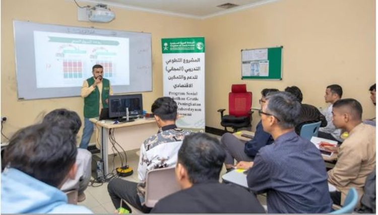 «سلمان للإغاثة» يختتم المشروع التطوعي للدعم والتمكين الاقتصادي والإسعافات الأولية في إندونيسيا