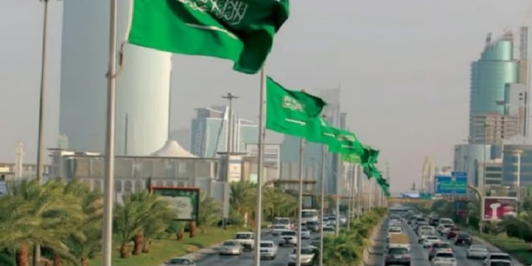 الأرصاد عن طقس الجمعة: أمطار رعدية ورياح نشطة على عدة مناطق