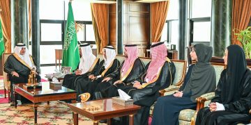 أمير تبوك يستقبل نائب وزير البلديات والإسكان