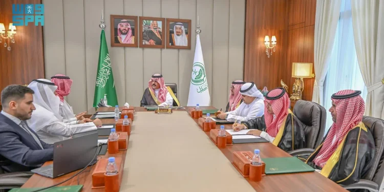 أمير حائل يرأس اجتماع فريق العمل الخاص بدراسة مشروع تطوير محميات صيد بجبال المُسمى