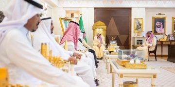 أمير منطقة القصيم يتسلم تقرير مسابقة شاعر الإبداع