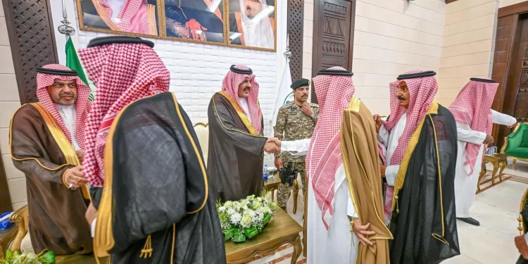 أمير منطقة حائل يعقد الجلسة الاثنينية