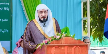 إمام المسجد الحرام يزور المركز الإسلامي الثقافي بكمبوديا