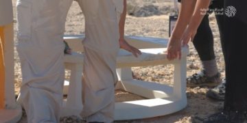 'البحر الأحمر' تركّب 30 عشاً اصطناعياً لصقور الغروب