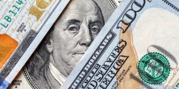 الدولار يواصل الانخفاض بعد بيانات عززت من الرهانات على خفض الفائدة