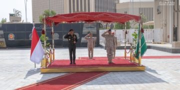 الرويلي يبحث التعاون الدفاعي مع إندونيسيا