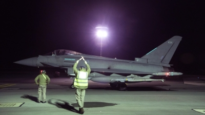 القوات الأمريكية تدمر صاروخًا وقاذفة للحوثيين