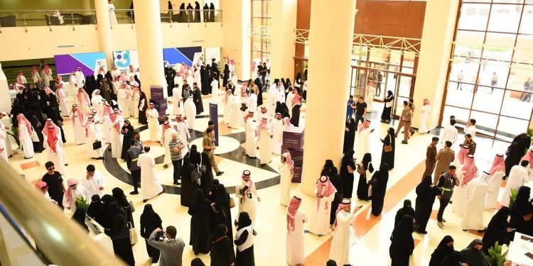“الموارد البشرية” تشارك في فعاليات يوم السعودية الرقمية في منطقة عسير