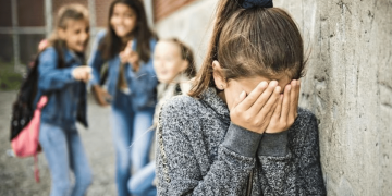 باحث: انفصال الوالدين والإهمال أحد أسباب ممارسة التنمر