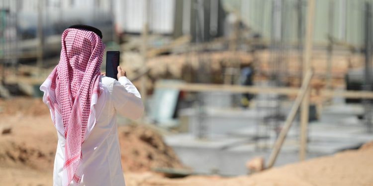 بلدية محافظة عنيزة تكثف جولاتها الرقابية على المباني تحت الإنشاء