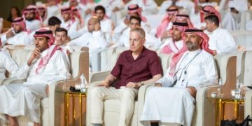 بيع أغلى صقر بـ 400 ألف ريال في مزاد الصقور