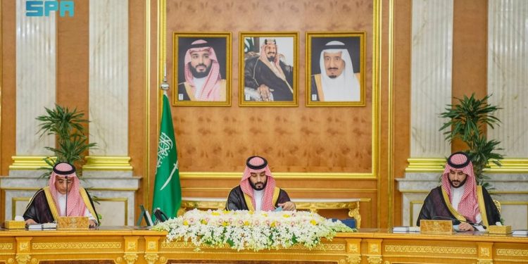 تمديد تحمل الدولة المقابل المالي على العمالة الوافدة بالمنشآت الصناعية لنهاية 2025.. 15 قرارًا لمجلس الوزراء