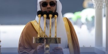 خطيب الحرم للمعلمين: بين أيديكم عقول ناشئة وعليكم تُعقَد الآمال