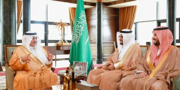 خلال استقباله الفريق الطبي بمستشفى الملك فهد التخصصي .. أمير تبوك يشيد بالإنجازات الطبية النوعية التي تحققت بالمنطقة