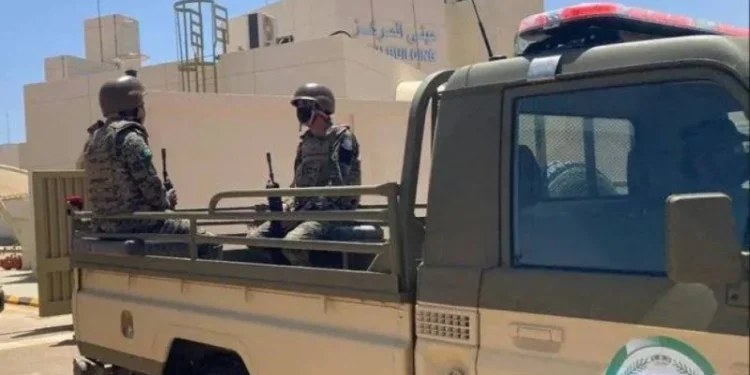 دوريات الأفواج الأمنية جازان تقبض على شخص لتهريبه 46 كجم من نبات القات المخدر