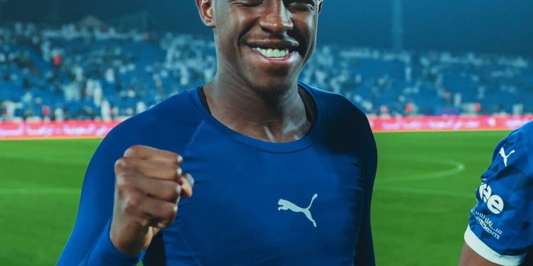 روما يطلب عبد الحميد «رسمياً»… والهلال يؤجل الرد إلى ما بعد «السوبر»