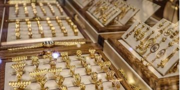 سعر الذهب في السعودية اليوم الثلاثاء 9-2-1446 لكل الأعيرة