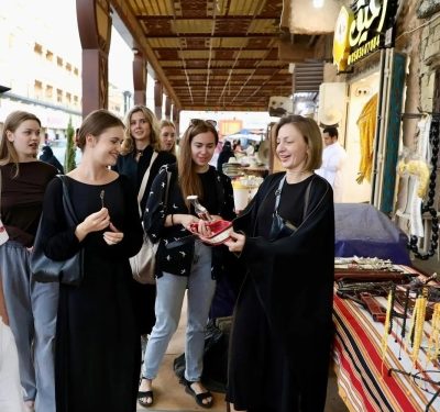 سوق السبت .. ملتقى السُّيّاح بالتراث السعودي