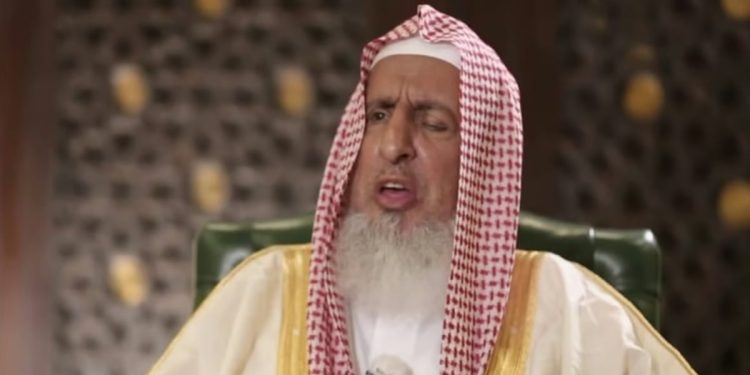 في كلمة للطلاب والمعلمين.. مفتي عام المملكة: الإسلام يحترم العلم والعلماء