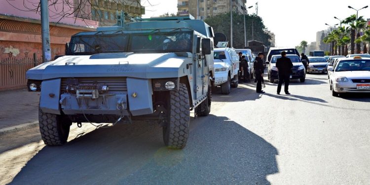 مصر.. ضبط سيدة سرقت هاتف وزيرة سابقة في مسجد السيدة نفيسة