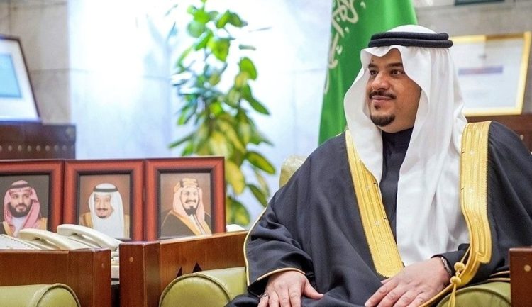 نائب أمير الرياض ينوه بأهمية دور المواطنين في دعم مسيرة التنمية بجلسته الأسبوعية