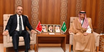 نائب وزير الخارجية يلتقي نظيره التركي ويستعرضان العلاقات الثنائية بين البلدين