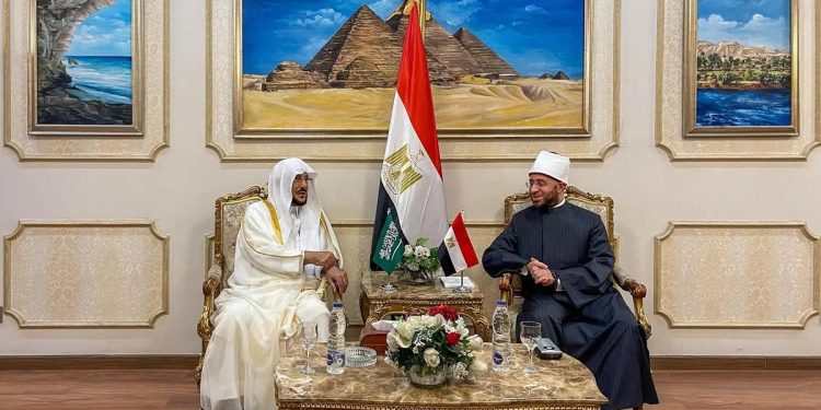 وزير الشؤون الإسلامية يبحث التعاون المشترك مع وزير الأوقاف المصري