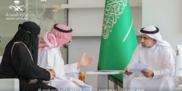 وزير 'الصحة' يلتقي المواطنين لسماع آرائهم