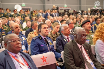 وفد من الدفاع يطلع على التقنيات العسكرية الروسية