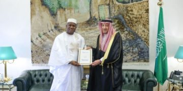 ولي العهد يتلقى رسالة خطية من رئيس غينيا