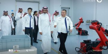 لتعزيز التعاون وجذب الاستثمارات النوعية.. وزير الصناعة يبدأ زيارة رسمية إلى هونج كونج