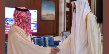 بتوجيه من القيادة.. وزير الداخلية يلتقي أمير قطر  ويستعرضان العلاقات الثنائية بين البلدين