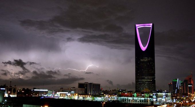 الدفاع المدني: استمرار هطول الأمطار الرعدية على بعض مناطق المملكة من يوم غدٍ الأربعاء حتى الأحد المقبل