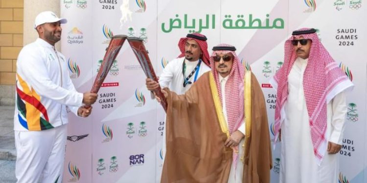 أمير الرياض يتسلم شعلة دورة الألعاب السعودية 2024