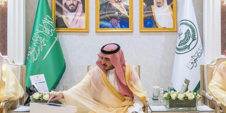 أمير الجوف يدشّن ويضع حجر الأساس لـ 28 مشروعًا تنمويًا بتكلفة تجاوزت 885 مليون ريال